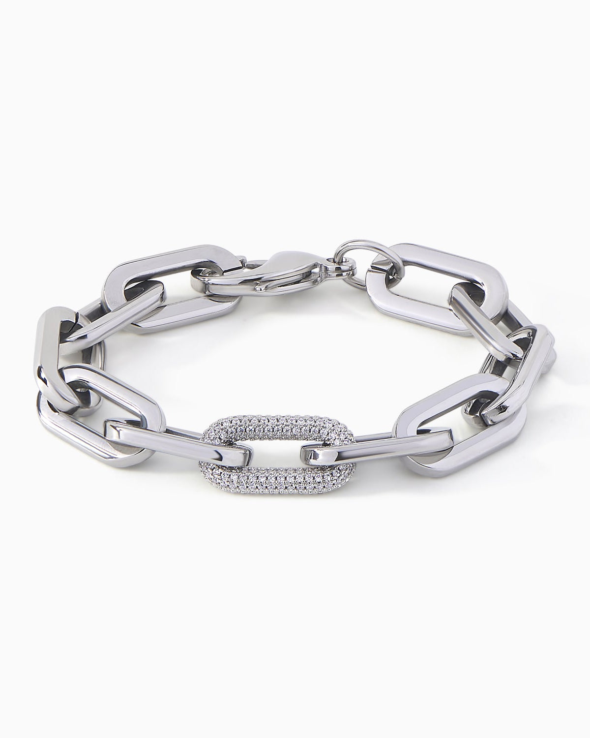 Detail of the polished links on the Ora Ana Daphne Link Bracelet