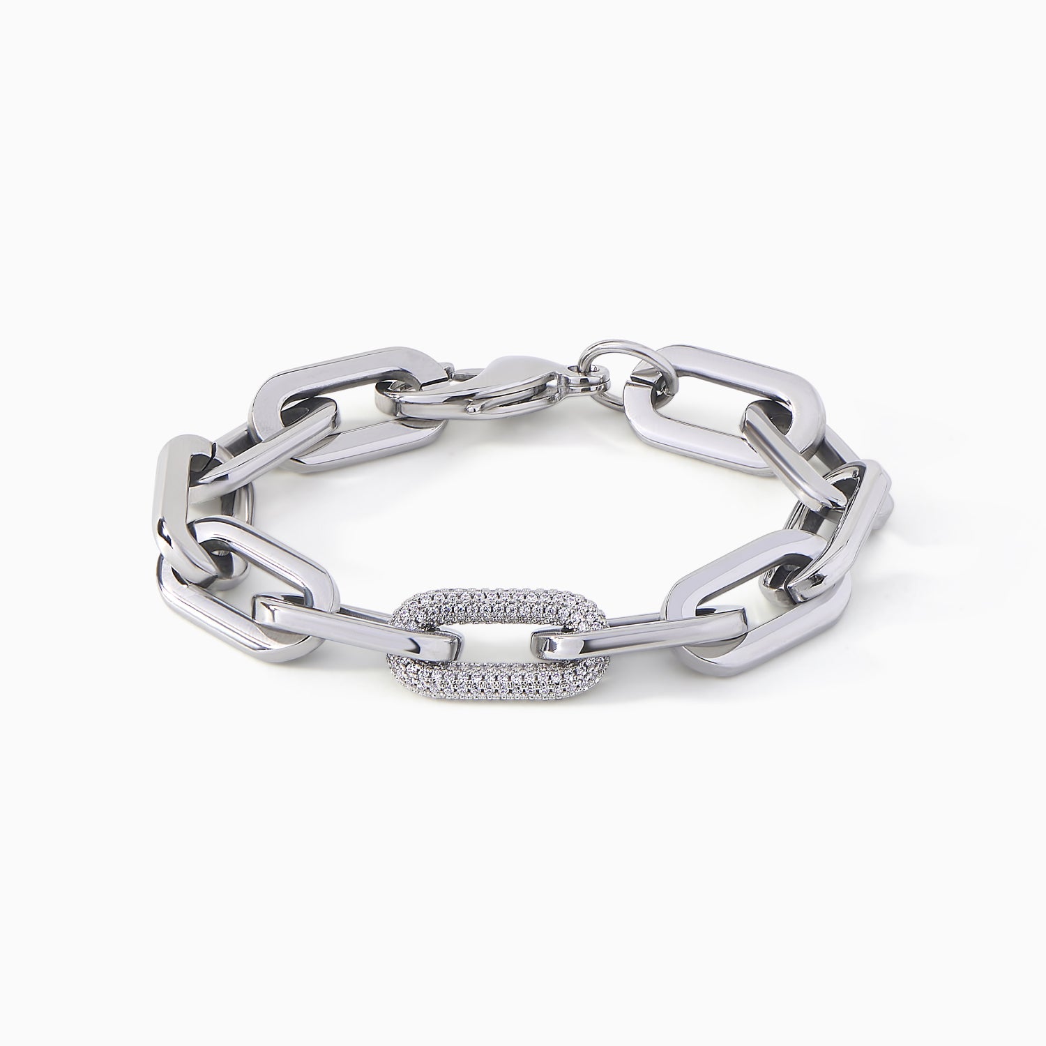 Detail of the polished links on the Ora Ana Daphne Link Bracelet